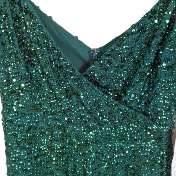 Mac Duggal Emerald Green Sequined Plunging Surplice Evening Gown Size 8 - Picture 7 of 14